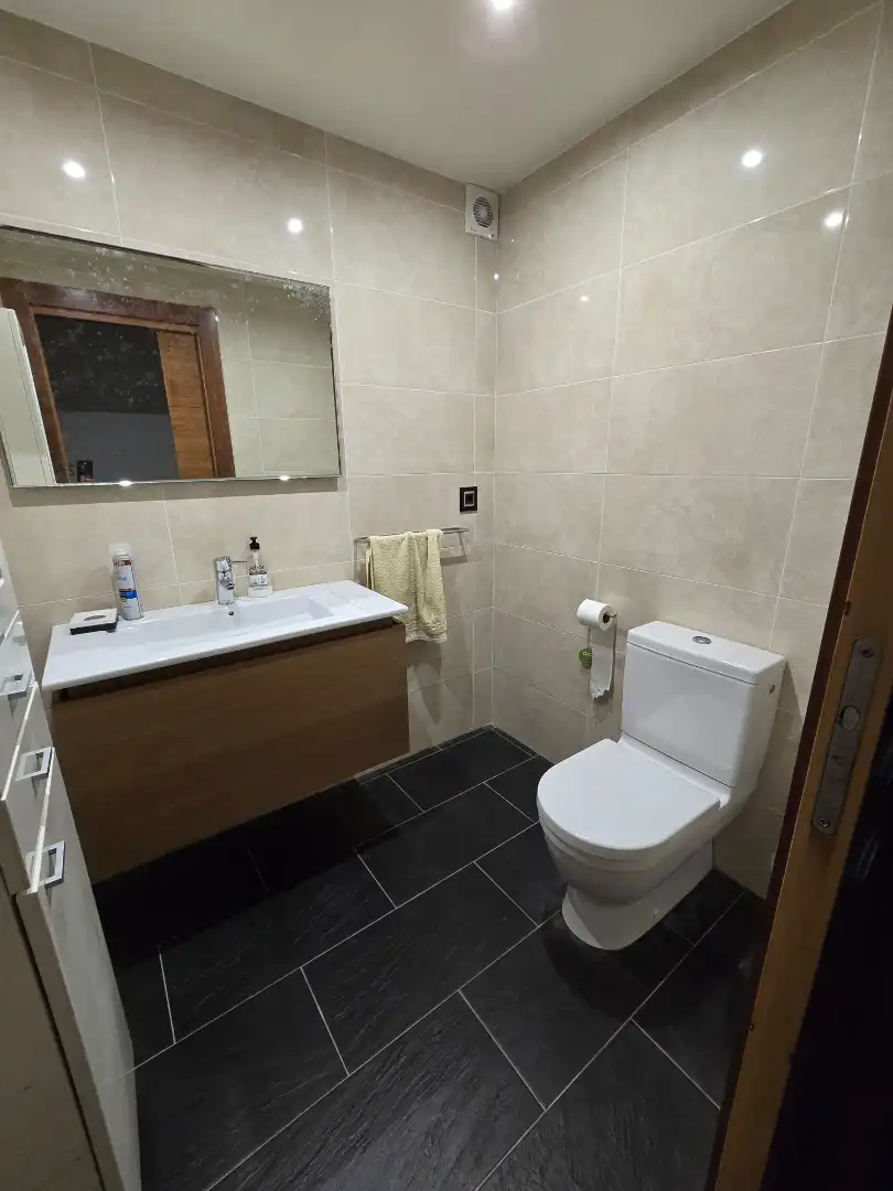 Badezimmer von Haus oder Chalet zum Verkauf in Bareyo mit Heizung, Privatgarten und Terrasse