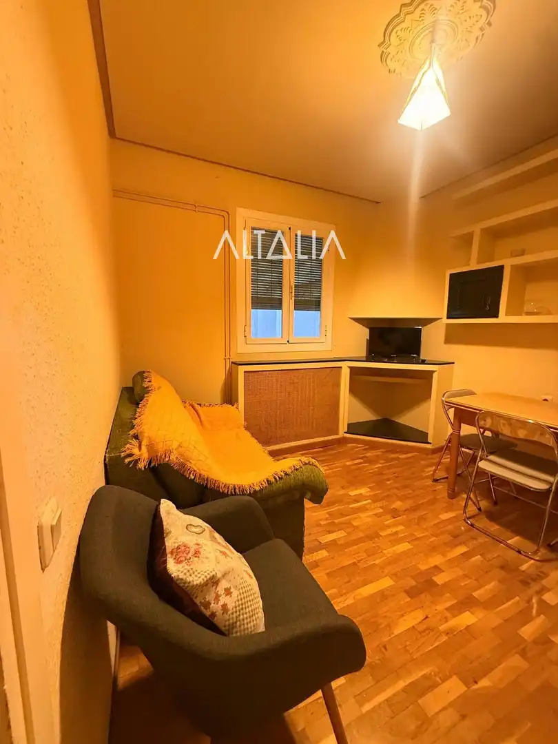 Bedroom of Flat for rent in Cuenca  with Heating, Terrace and Storage room