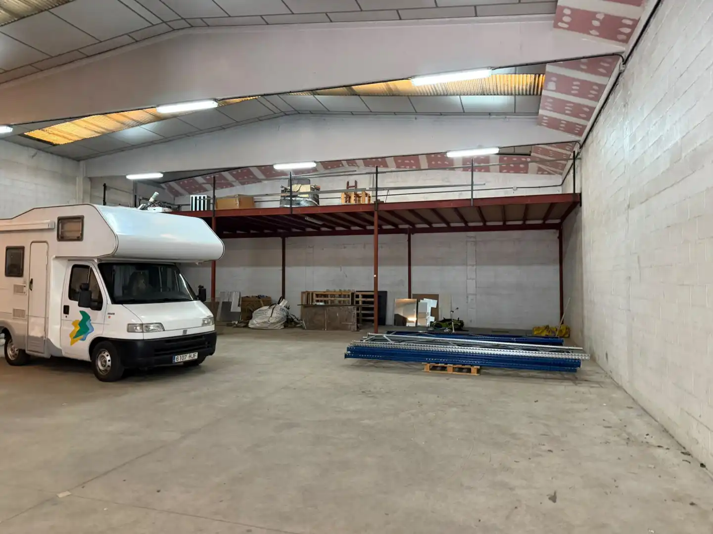 Parkplatz von Fabrikhallen zur Miete in  Logroño