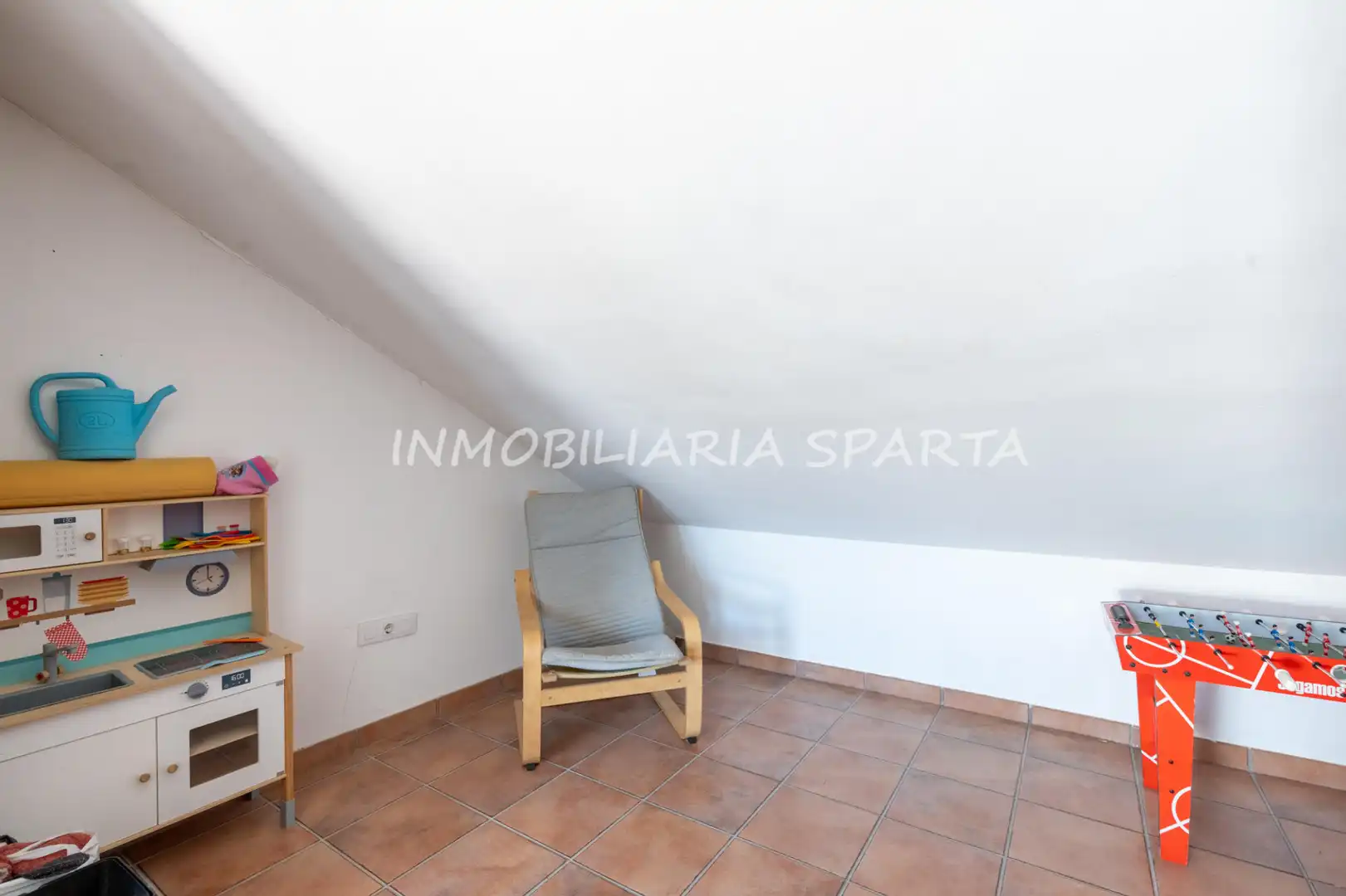 Casa adosada en venta en Gelves con Terraza, Horno y Lavadora