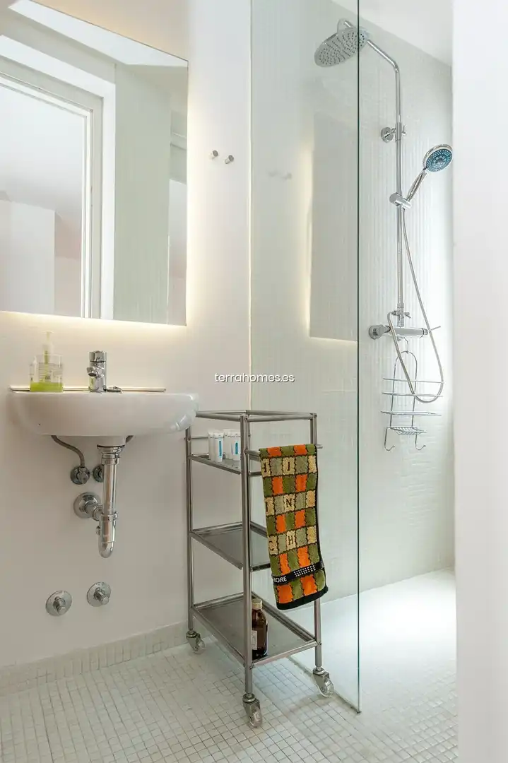 Baño de Dúplex de alquiler en Madrid con Aire acondicionado, Calefacción y Amueblado