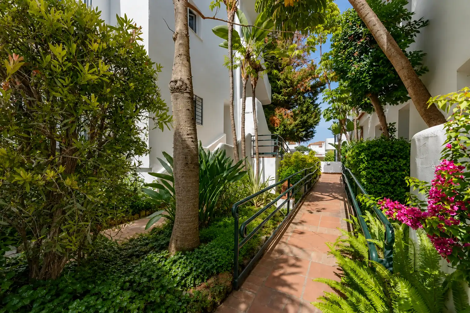 Exterior view of Flat for sale in Marbella  with Air Conditioner, Heating and Terrace