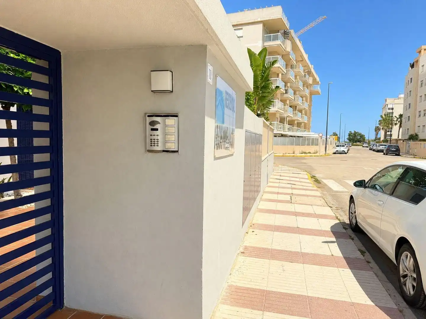 Aparcament de Apartament de lloguer en Daimús amb Aire condicionat, Moblat i Piscina comunitària