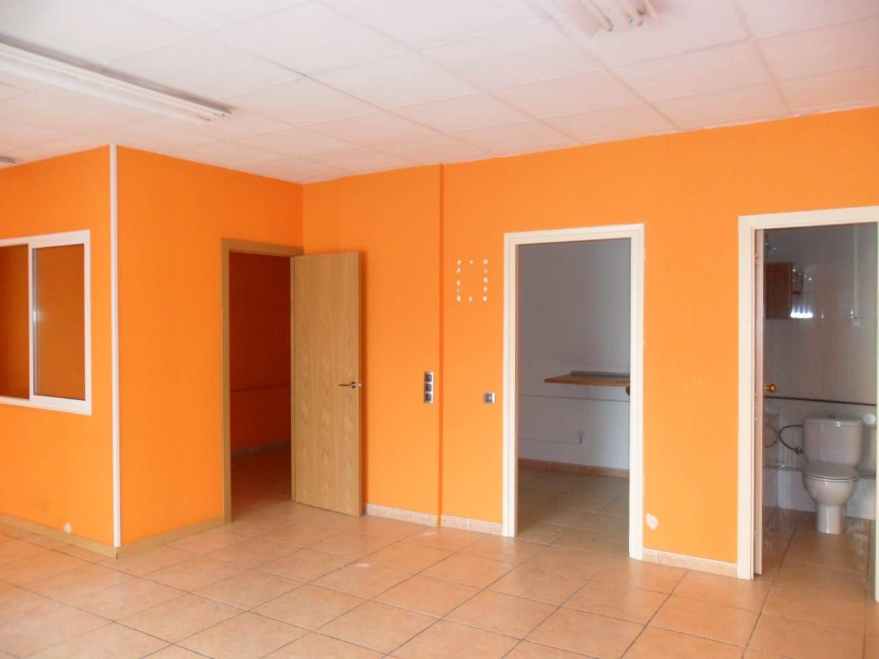 Premises to rent in Terrassa  with Air Conditioner