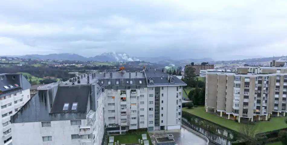 Vista exterior de Apartament de lloguer en Oviedo  amb Calefacció, Parquet i Moblat