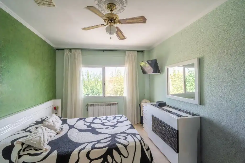 Habitación de Casa o chalet en venta en Flix con Calefacción, Piscina y Amueblado