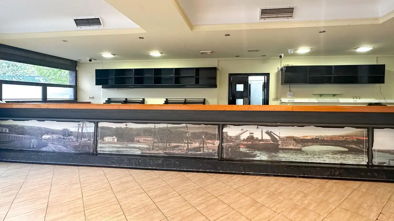 Commercial properties for sale in Deba  with Air Conditioner