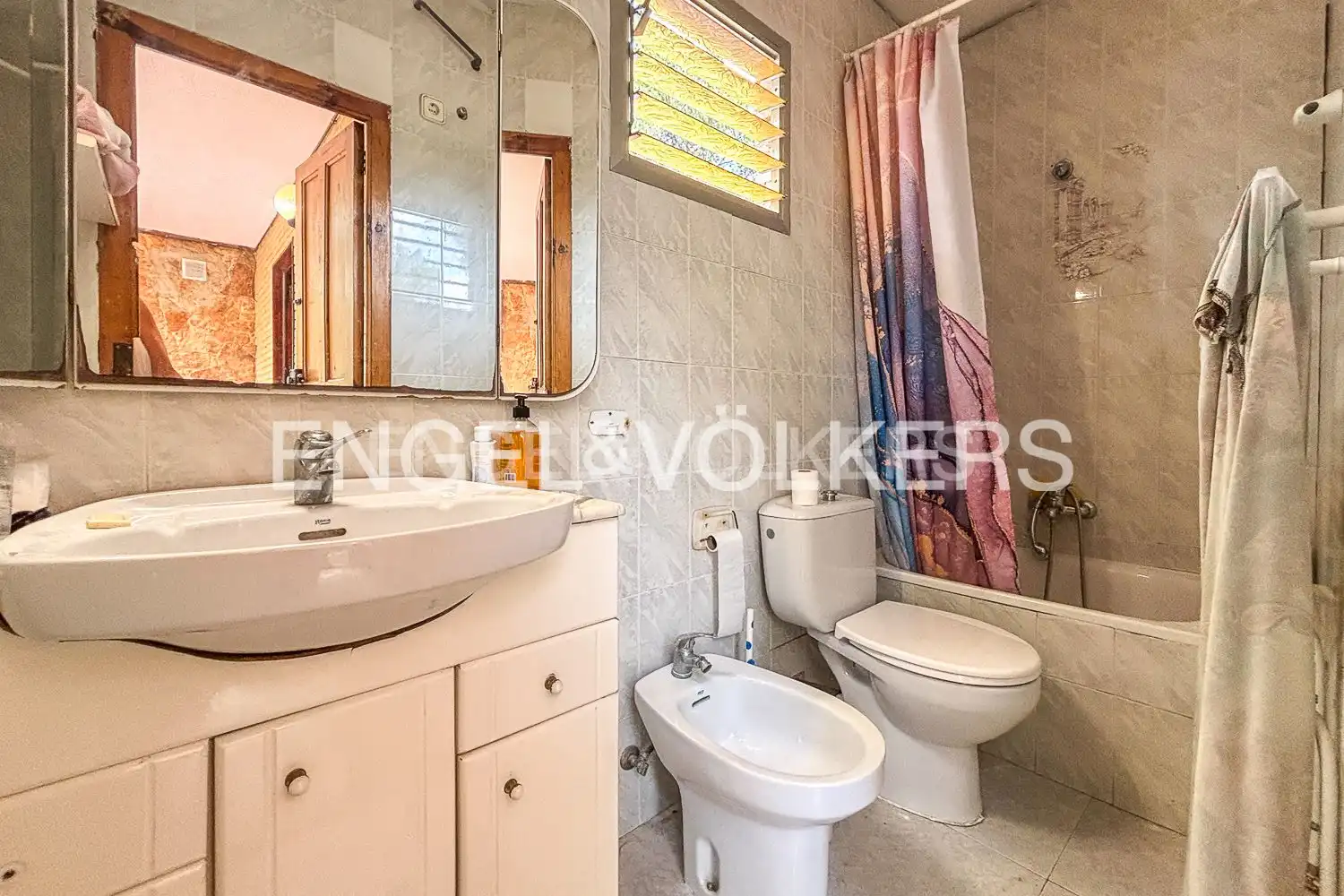 Bathroom of Houses for rent in Paterna  with Air Conditioner, Heating and Private garden