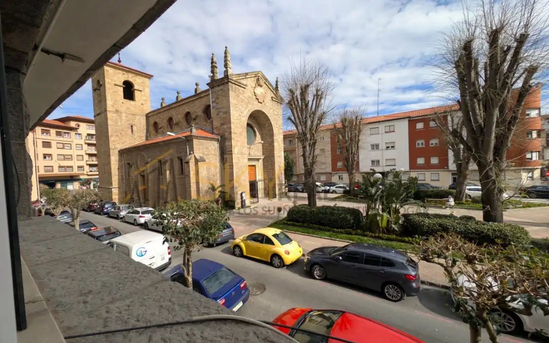 Vista exterior de Piso en venta en Castro-Urdiales