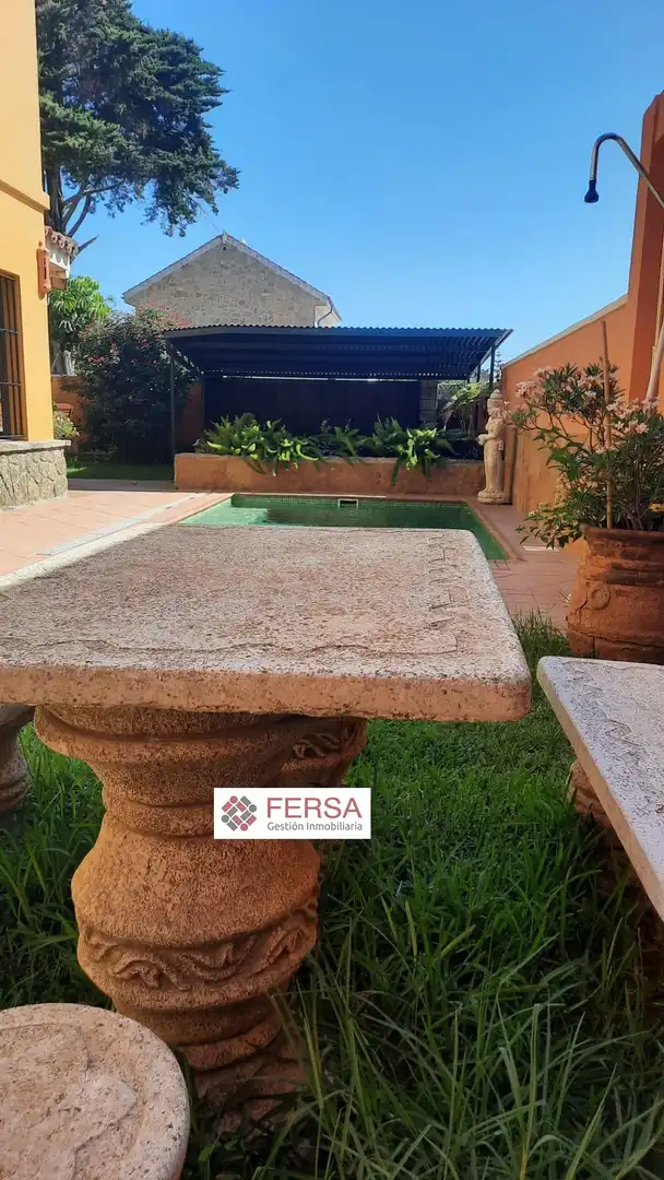 Piscina de Casa adosada en venda en El Puerto de Santa María amb Aire condicionat, Calefacció i Jardí privat