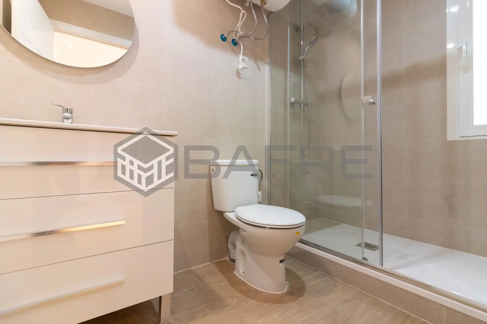 Badezimmer von Wohnung zum Verkauf in Madrid mit Klimaanlage und Heizung