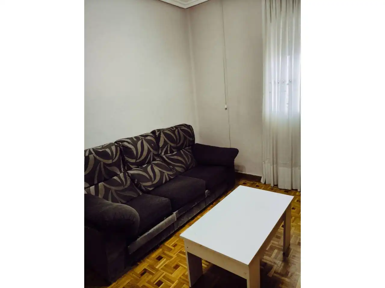 Sala d'estar de Pis en venda en Burgos amb Calefacció, Parquet i Terrassa