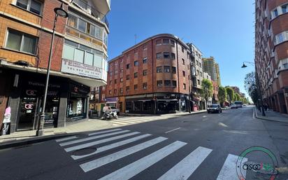 Vista exterior de Pis en venda en Gijón  amb Balcó