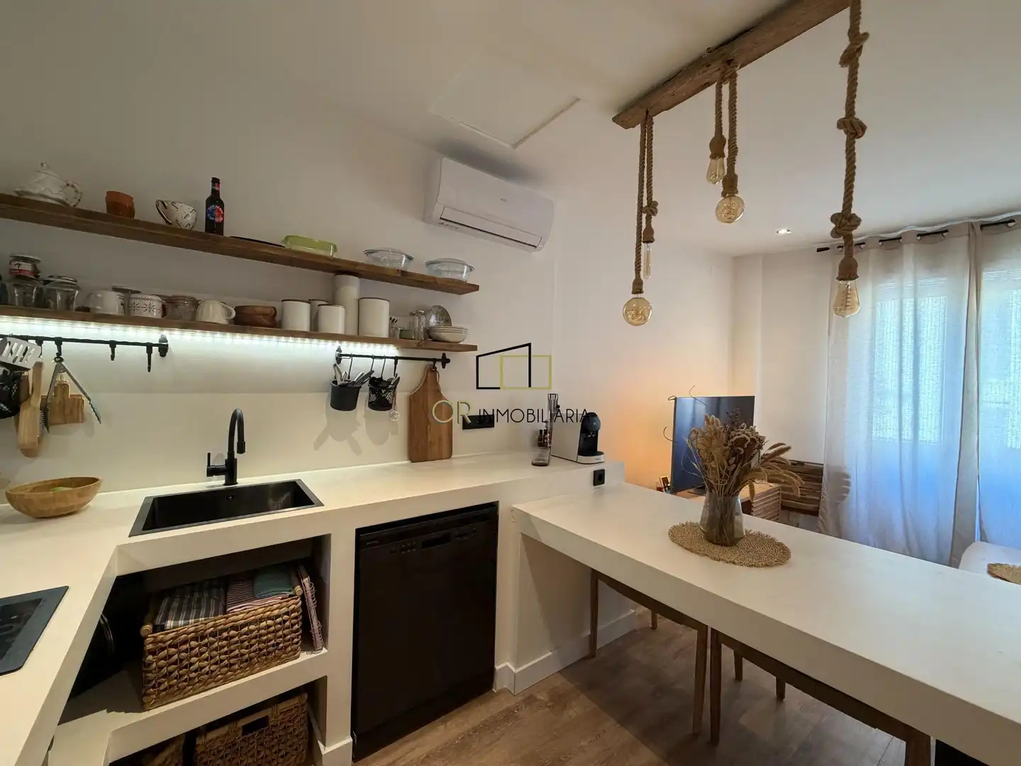 Cuina de Pis en venda en Vilanova i la Geltrú amb Aire condicionat, Calefacció i Parquet