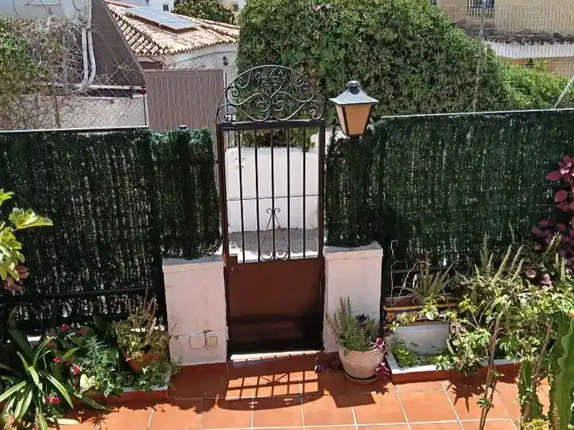 Jardí de Casa adosada en venda en Torremolinos amb Balcó
