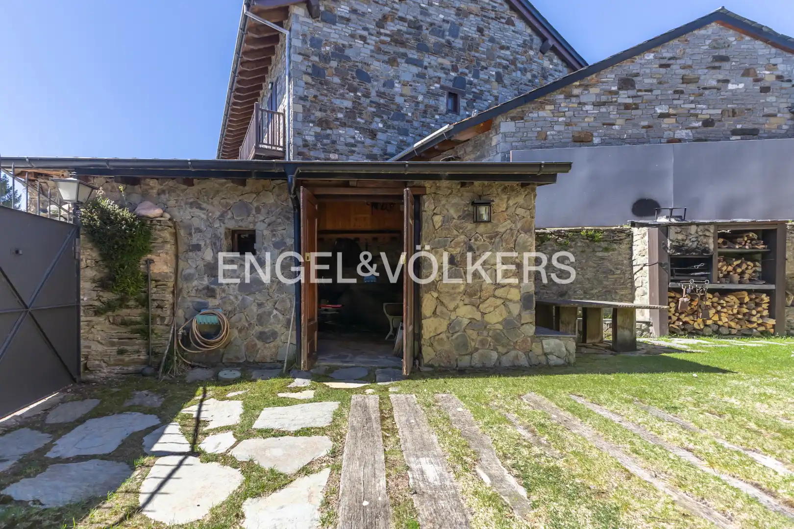 Vista exterior de Casa o chalet en venta en Bolvir con Calefacción, Jardín privado y Parquet