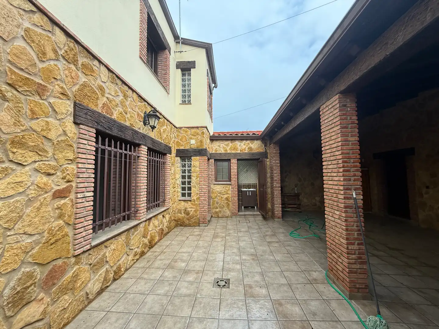 Vista exterior de Casa o xalet en venda en Badajoz amb Aire condicionat, Calefacció i Traster