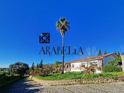 Vista exterior de Casa o xalet en venda en  Córdoba Capital amb Aire condicionat, Calefacció i Jardí privat