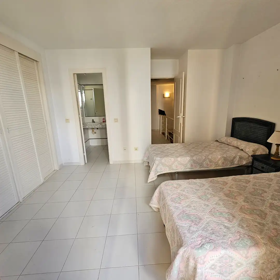 Dormitori de Casa adosada en venda en La Manga del Mar Menor amb Jardí privat, Terrassa i Moblat