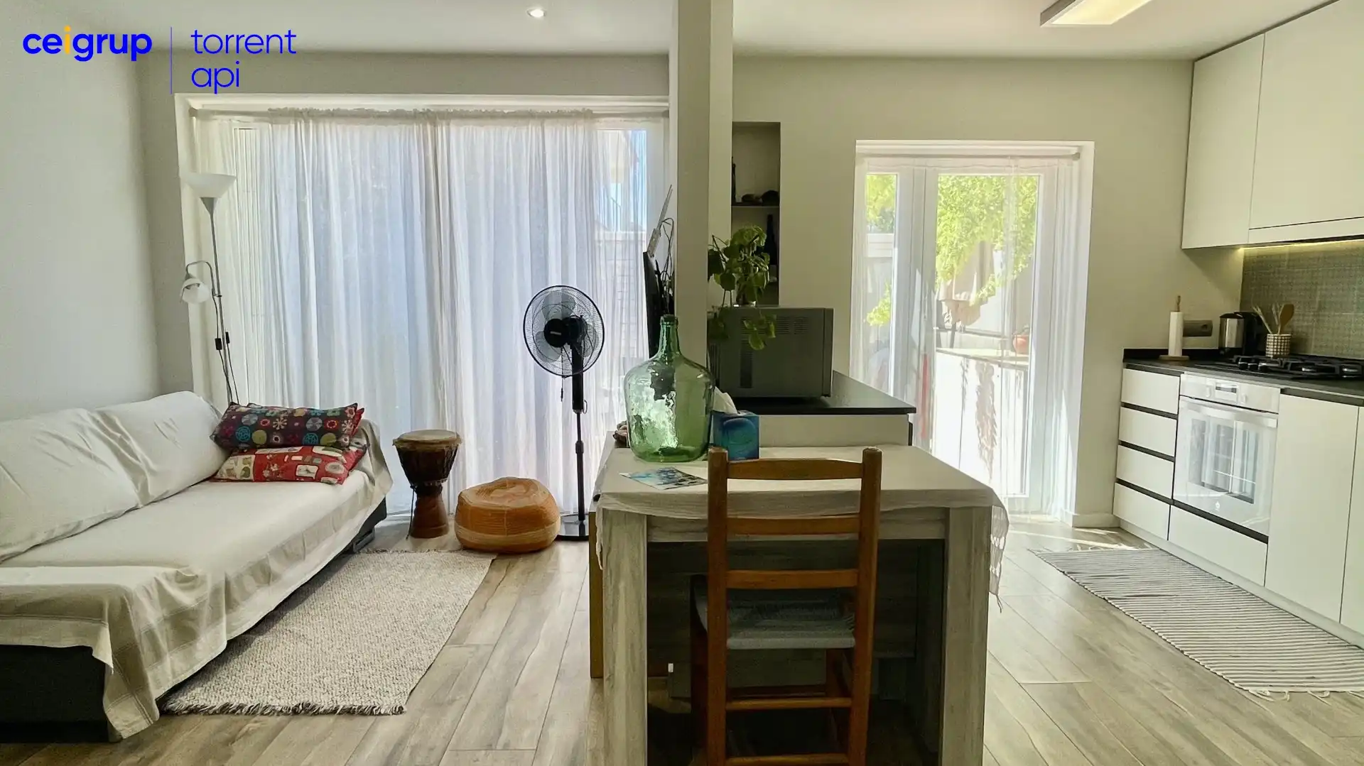 Sala de estar de Casa adosada en venta en L'Estartit con Terraza y Balcón