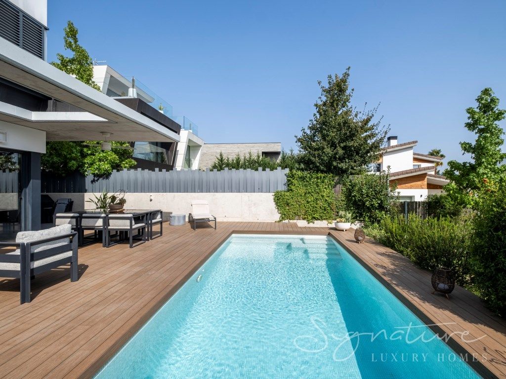 Swimming pool of House or chalet for sale in Sant Cugat del Vallès  with Air Conditioner, Heating and Swimming Pool