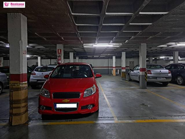 Garaje en Venta en Calle Argales en Ciudad de la Comunicación - Arco Ladrillo