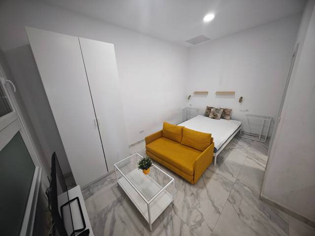 Estudio en Alquiler en Calle Robinson Crusoe, 1 en Cortijo Alto