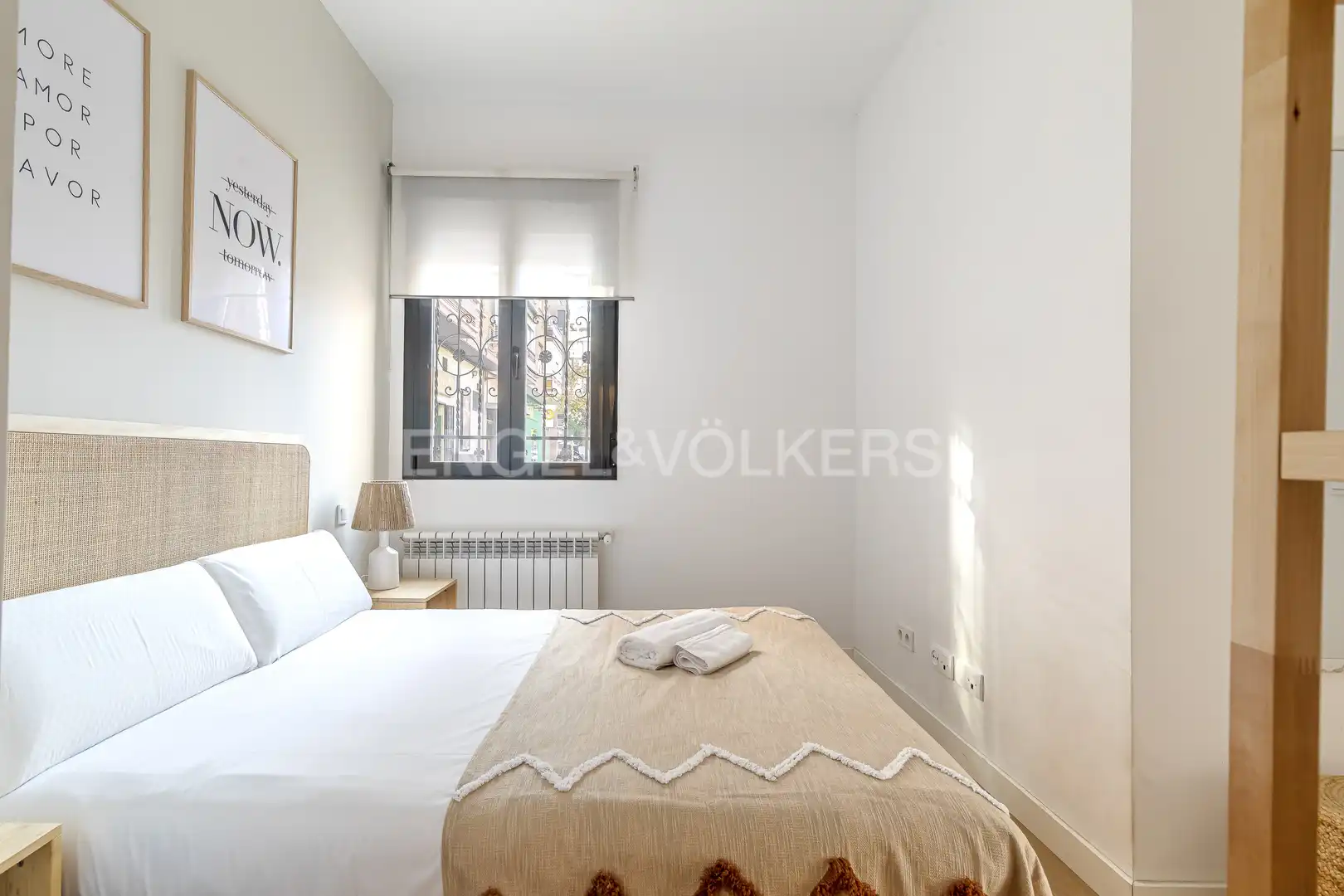 Dormitori de Apartament de lloguer en Madrid amb Aire condicionat, Calefacció i Moblat