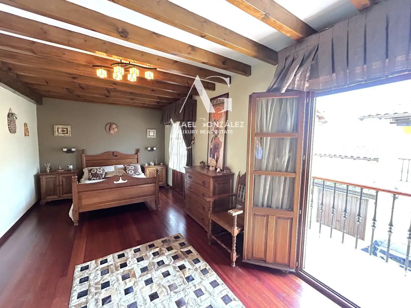 Habitación de Casa adosada en venta en Cabezón de la Sal con Calefacción, Jardín privado y Terraza