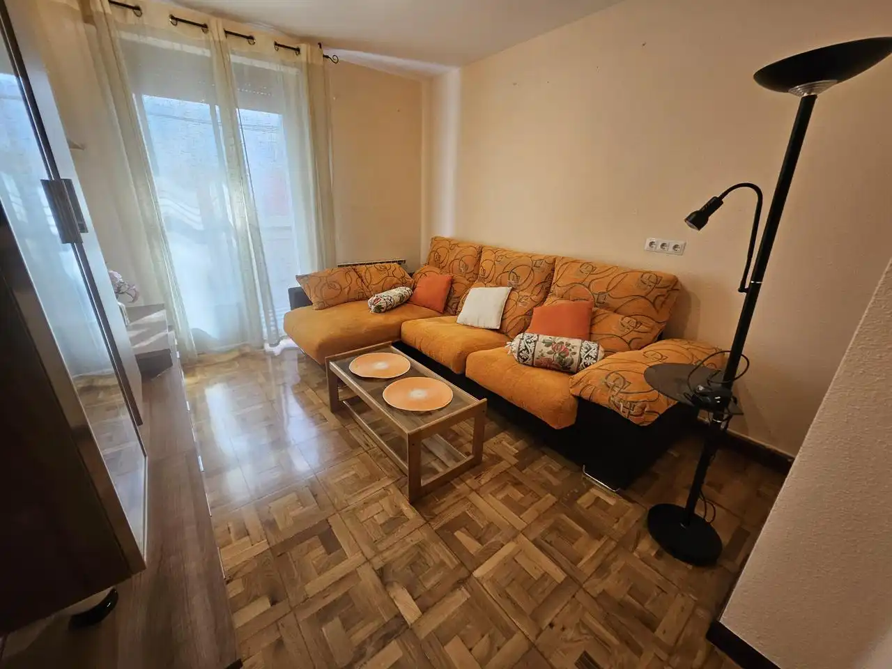 Sala de estar de Piso en venta en Burlada / Burlata con Calefacción, Parquet y Balcón