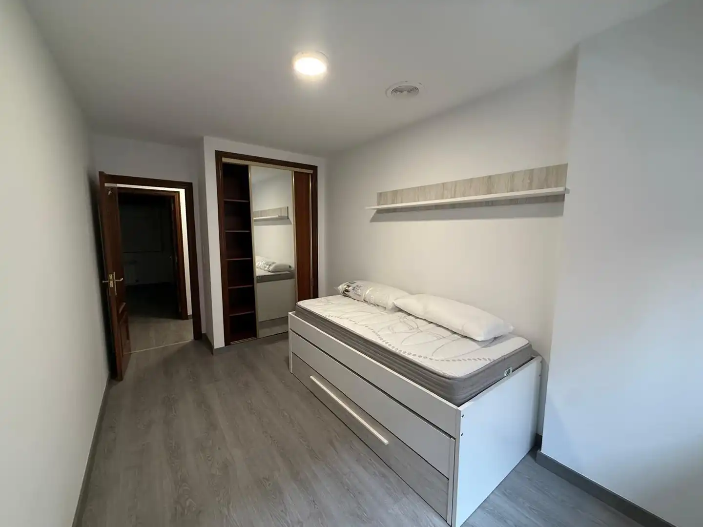 Schlafzimmer von Wohnungen zur Miete in Ames mit Heizung, Abstellraum und Möbliert