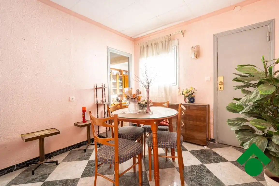 Casa aparellada en venda a Santa Adela - Parque Leyva Loro, imagen 2