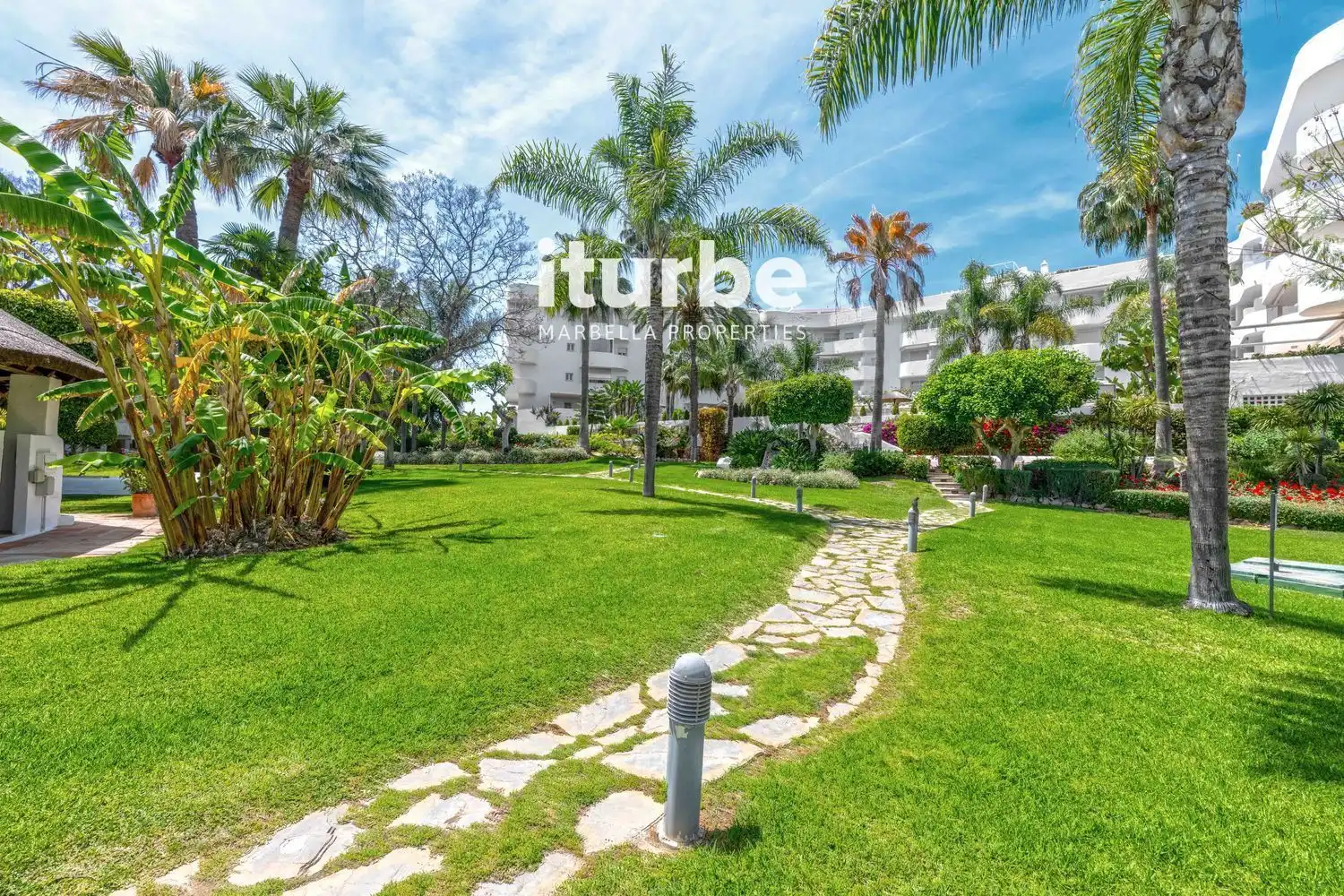 Außenansicht von Maisonette zum Verkauf in Marbella mit Klimaanlage, Terrasse und Abstellraum