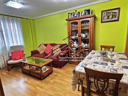 Living room of Flat for sale in Salamanca Capital  with Balcony