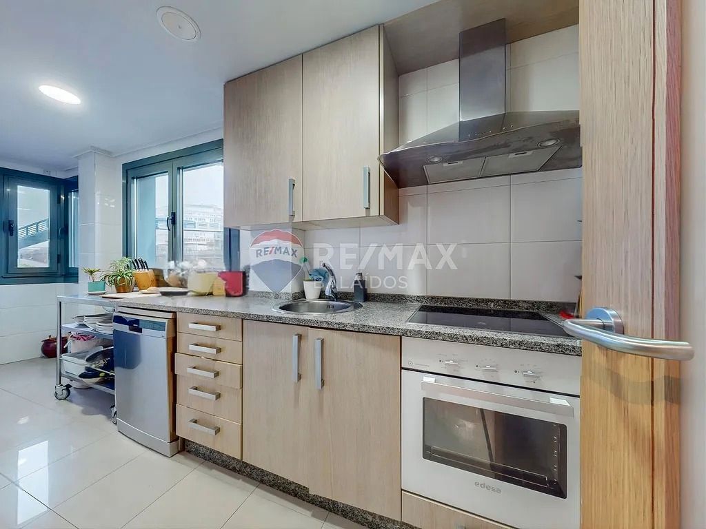 Cuina de Pis en venda en Vigo  amb Calefacció, Parquet i Traster