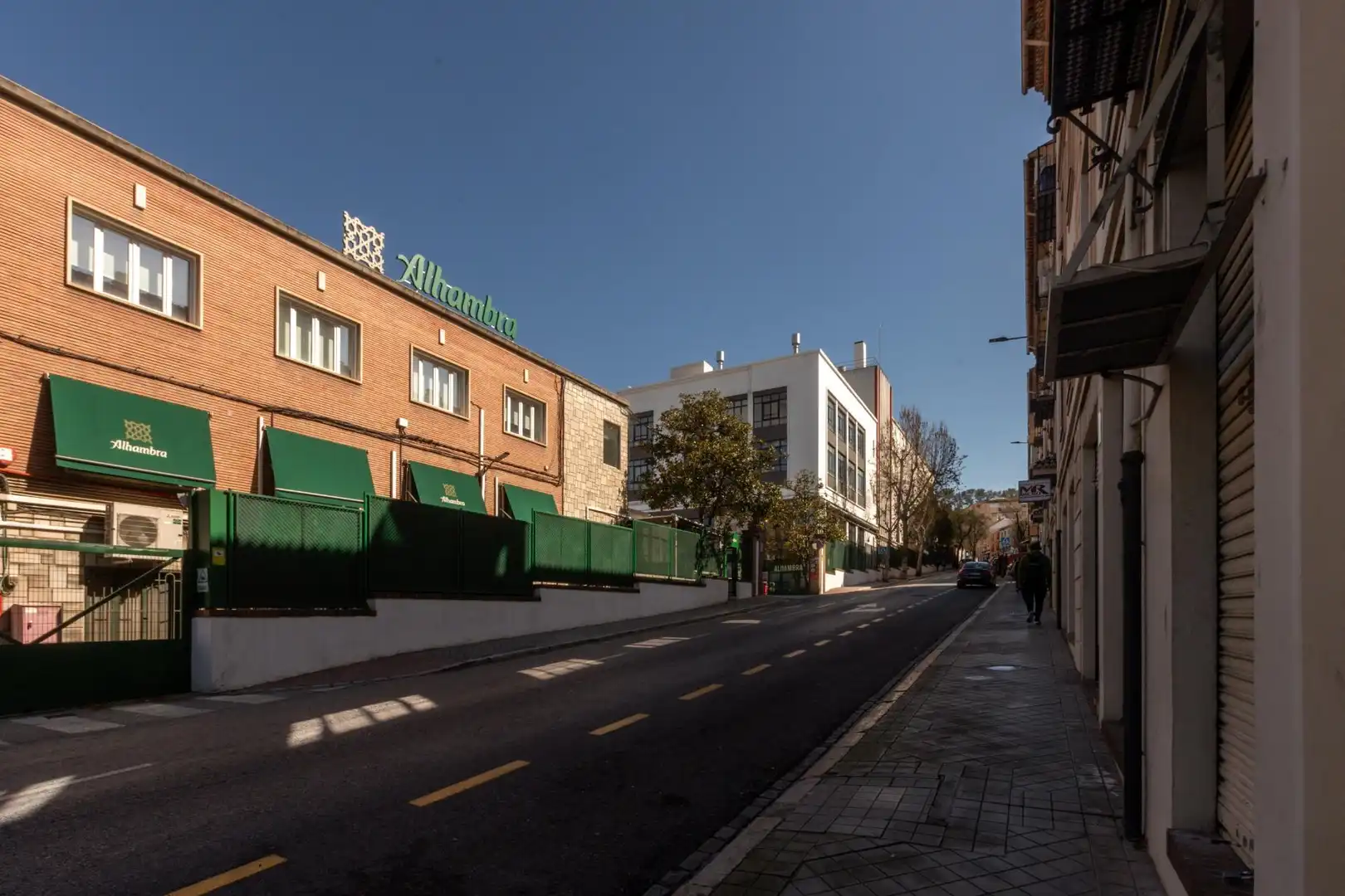 Vista exterior de Estudio en venta en Granada con Aire acondicionado, Calefacción y Alarma