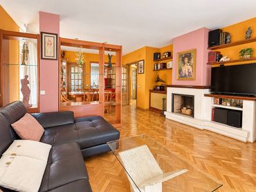 Flat with balcony for sale in Paseo Almogàvers 16