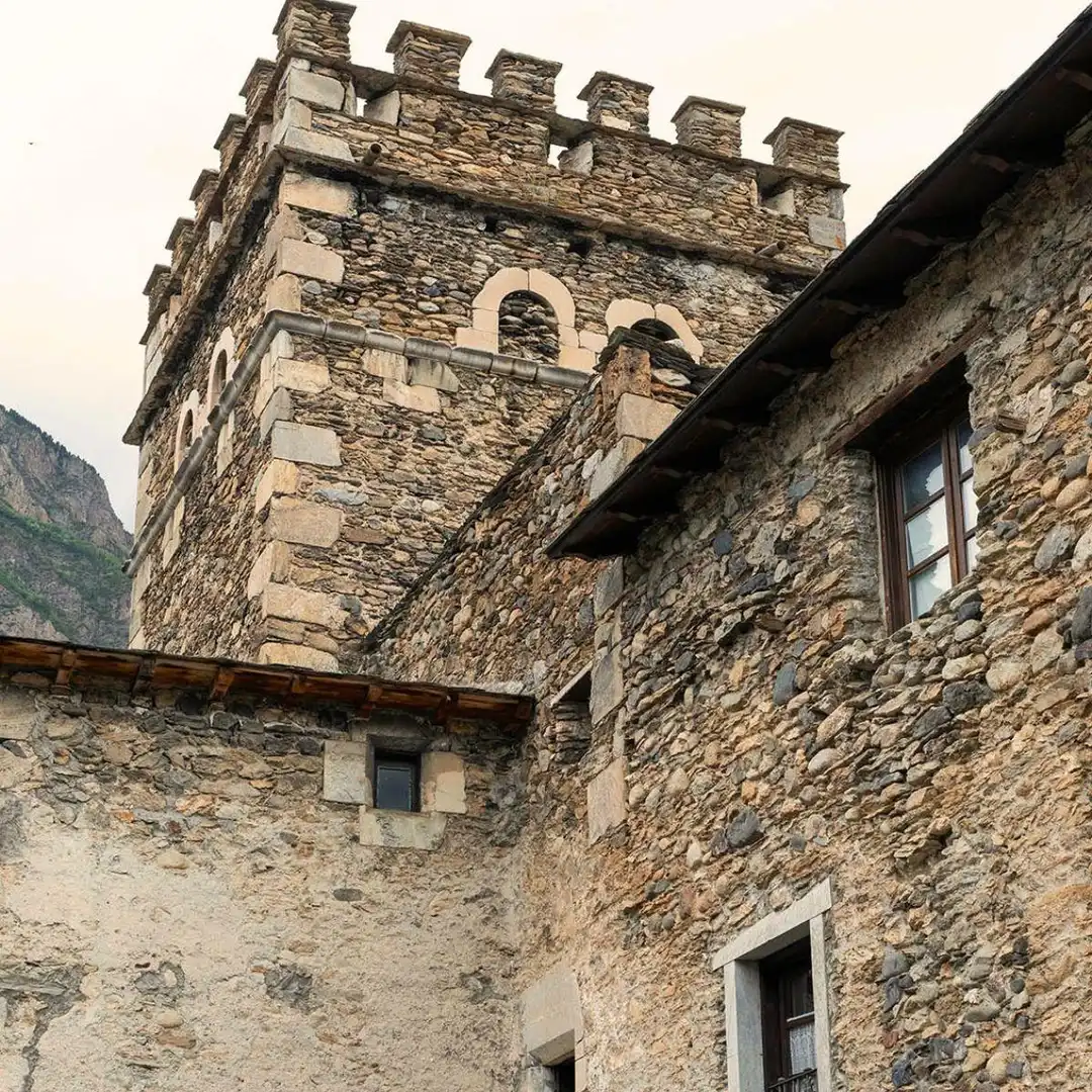 Vista exterior de Finca rústica en venda en Benasque amb Jardí privat