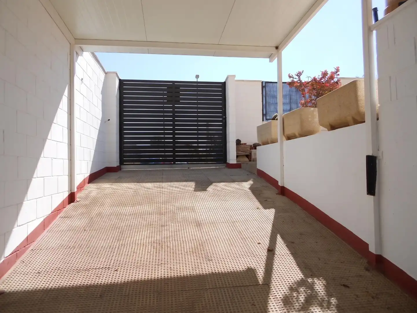 Aparcament de Casa adosada en venda en Murcia amb Aire condicionat, Calefacció i Jardí privat
