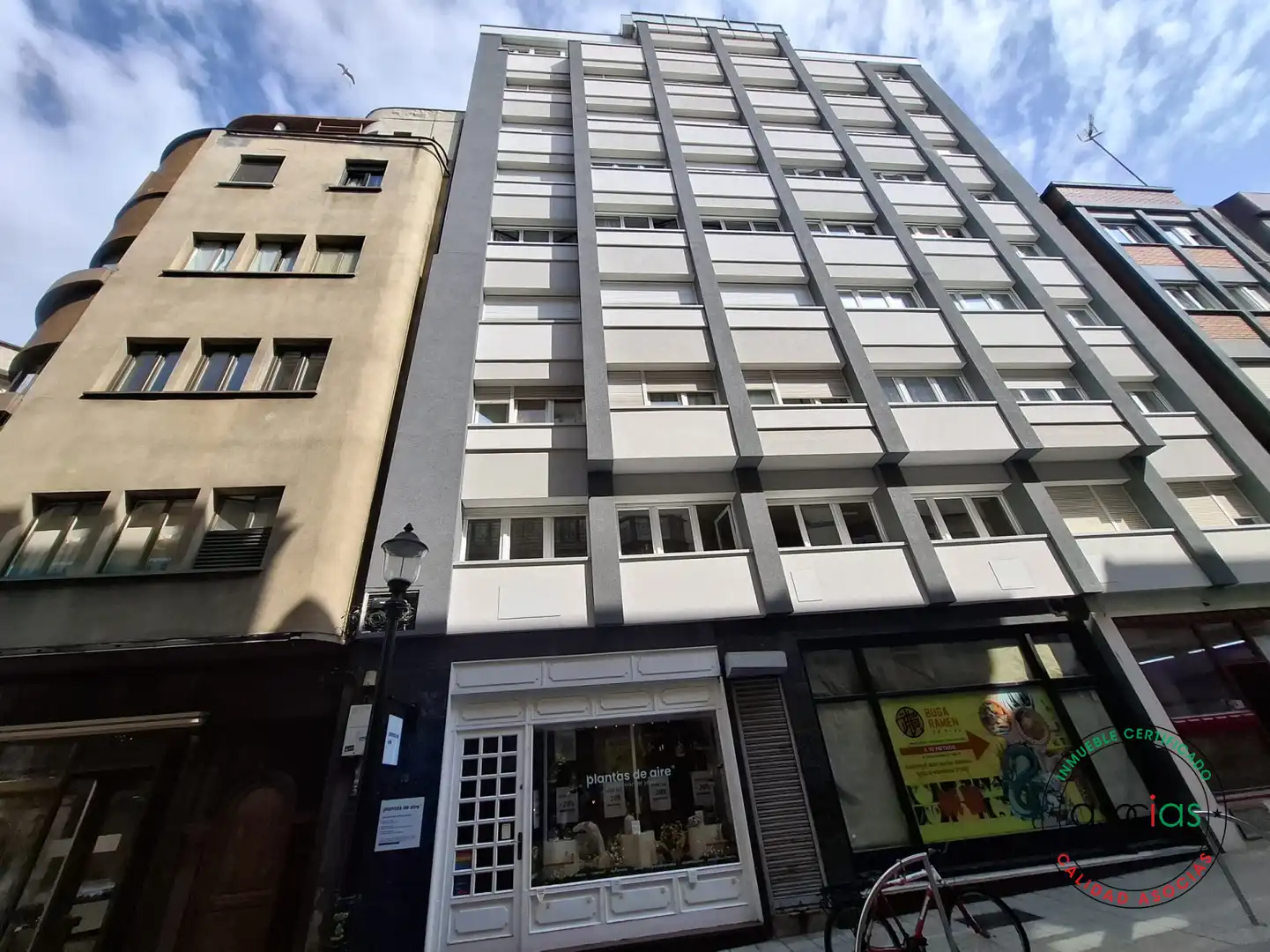 Vista exterior de Pis en venda en Gijón  amb Calefacció