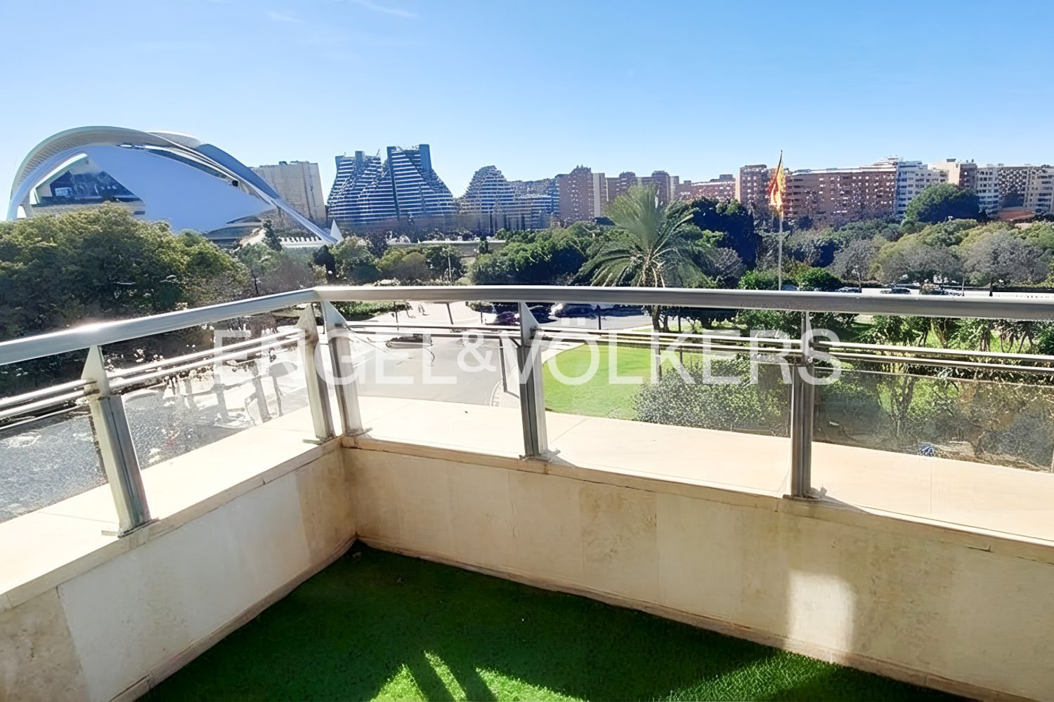 Terrasse von Wohnung zur Miete in  Valencia Capital mit Klimaanlage, Heizung und Privatgarten