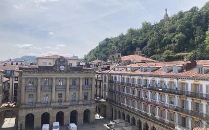 Vista exterior de Àtic en venda en Donostia - San Sebastián  amb Balcó