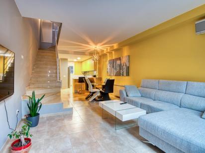 Sala d'estar de Casa adosada en venda en Sant Feliu de Guíxols amb Terrassa i Balcó