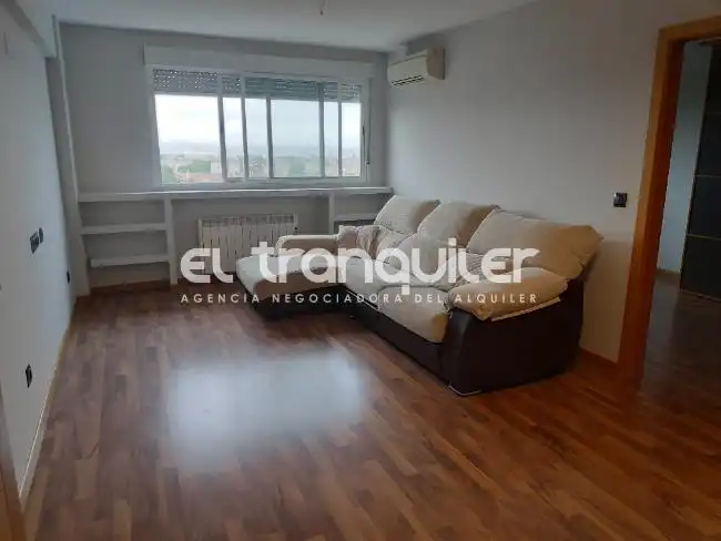 Sala d'estar de Pis en venda en Madrid amb Aire condicionat