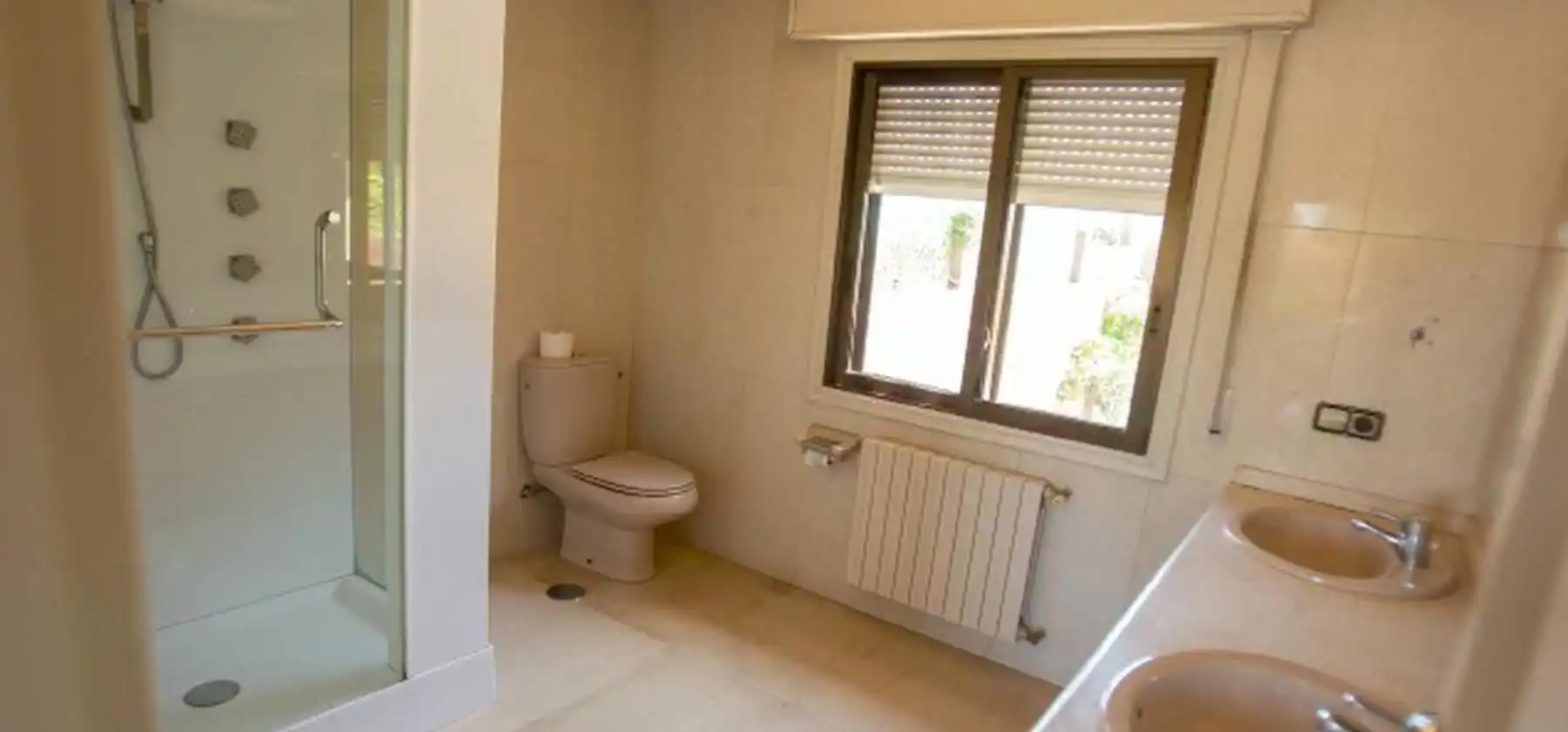 Bany de Finca rústica en venda en Sanxenxo amb Jardí privat, Parquet i Terrassa