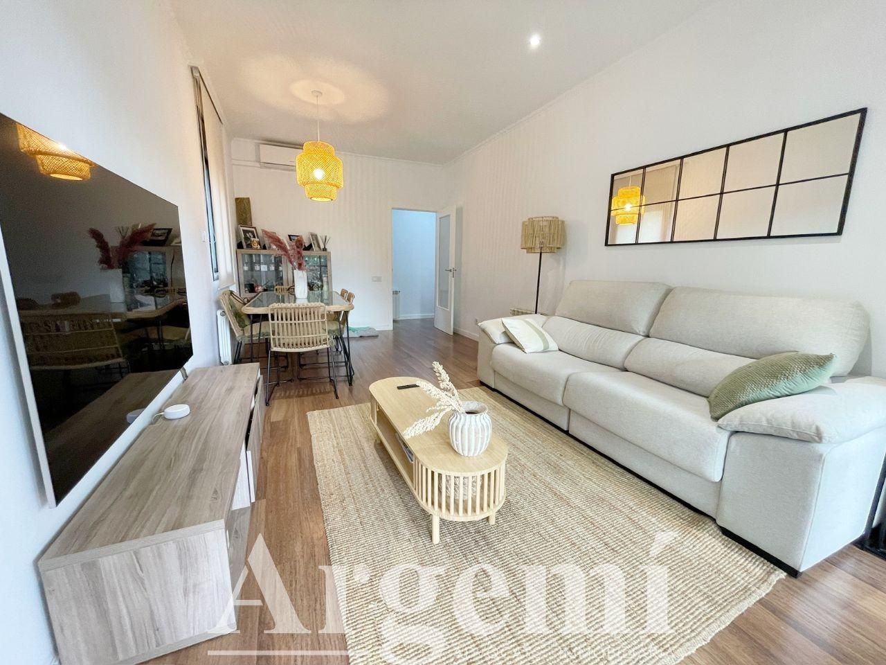 Sala de estar de Planta baja en venta en Palau-solità i Plegamans con Aire acondicionado, Calefacción y Jardín privado