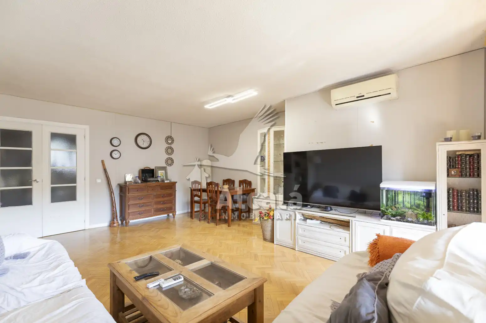 Sala d'estar de Pis en venda en Alcalá de Henares amb Aire condicionat, Calefacció i Parquet