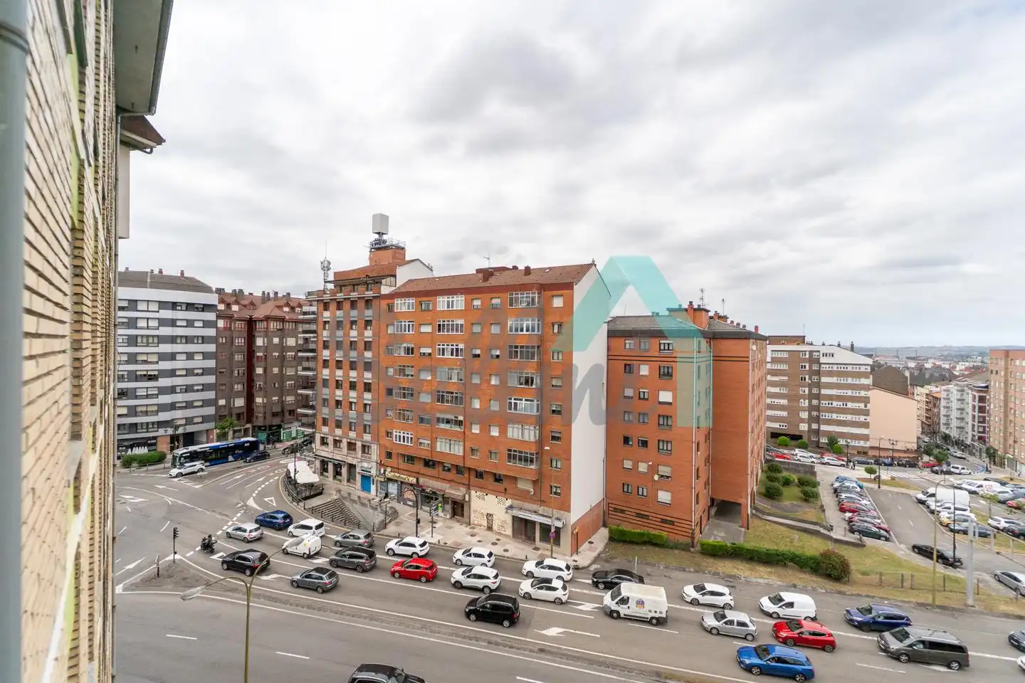 Vista exterior de Pis de lloguer en Oviedo  amb Calefacció i Parquet