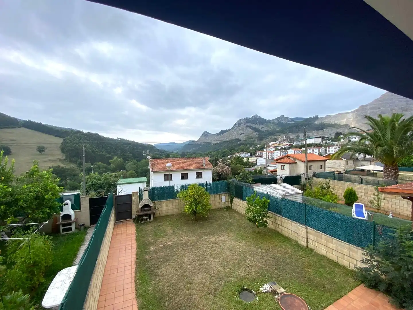 Vista exterior de Casa o chalet en venta en Castro-Urdiales con Calefacción y Piscina comunitaria