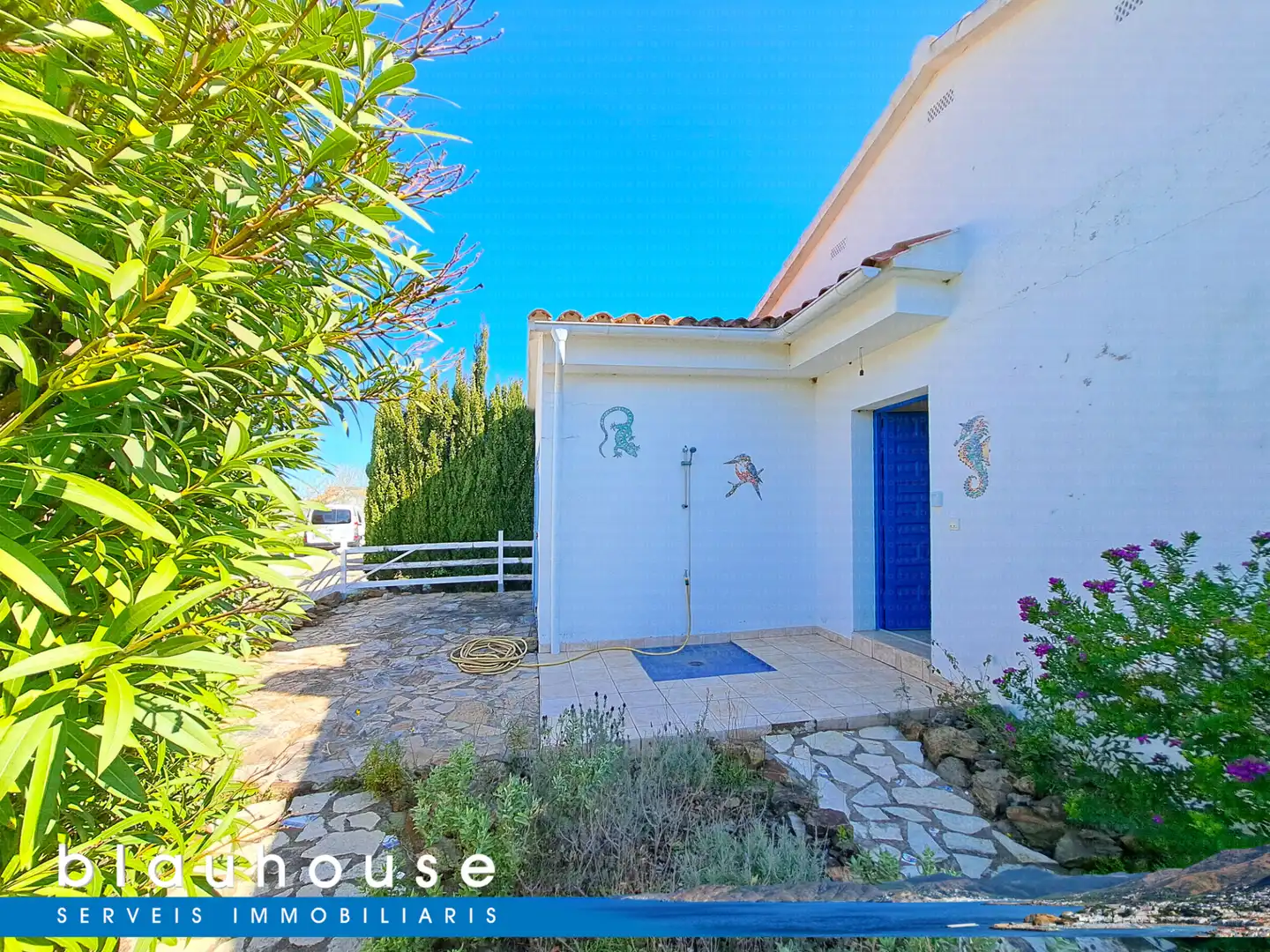 Vista exterior de Casa o xalet en venda en Llançà amb Jardí privat i Terrassa